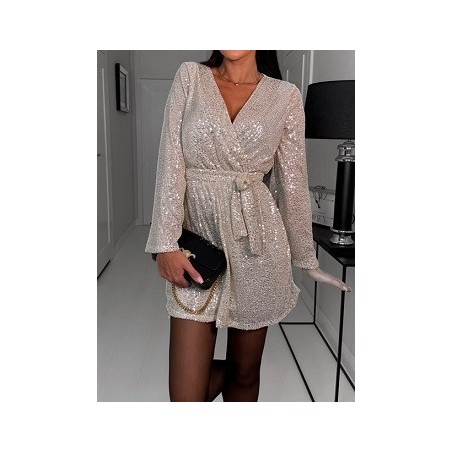 Robe courte de soirée à paillettes.
