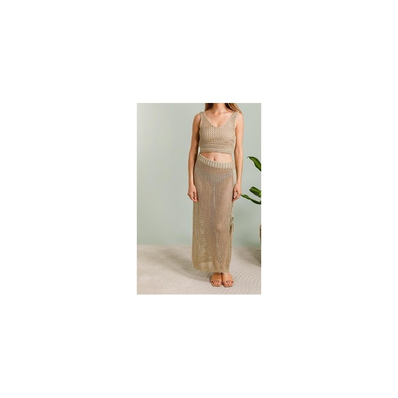 Ensemble crop top + jupe métallisé. Disponible en deux couleurs: gold et rose. Ensemble crop top + jupe métallisé. Disponible en deux couleurs: gold et rose.