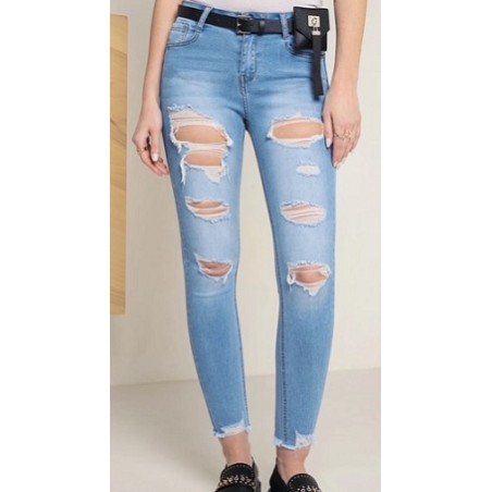 Jean skinny stretch déchiré avec ceinture