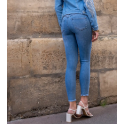 Jean skinny stretch avec broderie