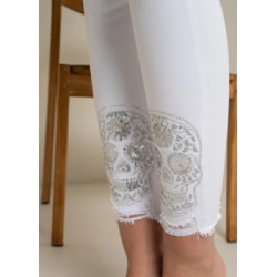 Jean skinny stretch avec têtes de mort